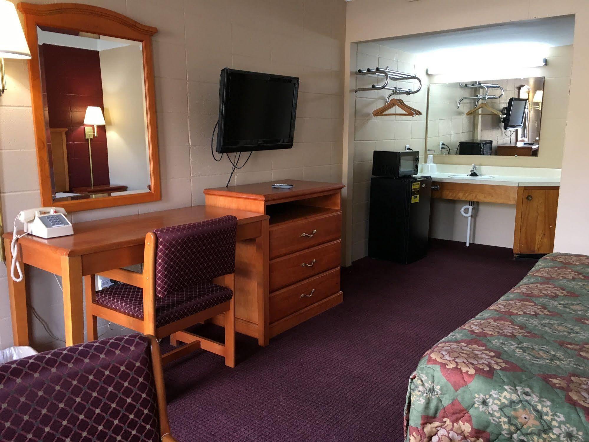 Budget Inn Carthage Экстерьер фото